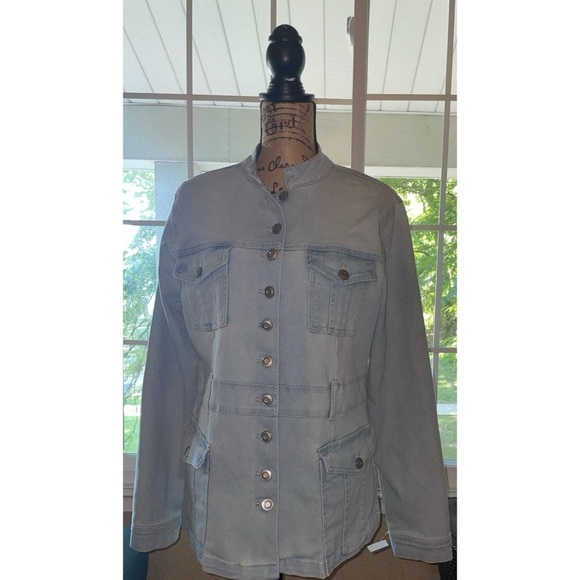 Baccini light blue denim long sleeve button down shirt Size Medium … - Picture 5 of 10